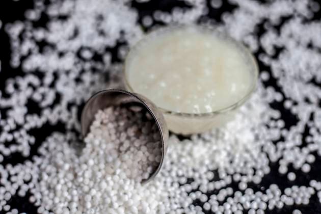 IMAGO Creative, Food, Tapioka Close up shot of sabudana ki kheer in a glass bowl along with some raw tapioca pearls and sugar spread on the surface. Copyright: x@mirzamlk