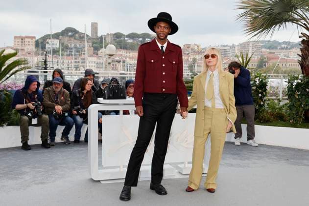 Baloji und Emmanuelle Beart beim Photocall der Camera d Or Jury auf dem Festival de Cannes 2024 77. Internationale Filmfestspiele von Cannes am Palais des Festivals. Cannes,