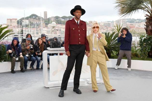 Entertainment Bilder des Tages Baloji und Emmanuelle Beart beim Photocall der Camera d Or Jury auf dem Festival de Cannes 2024 77. Internationale Filmfestspiele von Cannes am Palais des Festivals. Cannes,