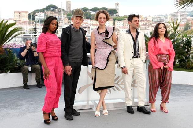 Maimouna Doucoure, Todd McCarthy, Vicky Krieps, Xavier Dolan und Asmae El Moudir beim Photocall der Un Certain Regard Jury auf dem Festival de Cannes 2024 77. Internationale Filmfestspiele von Cannes am Palais des Festivals. Cannes, 15.05.2024