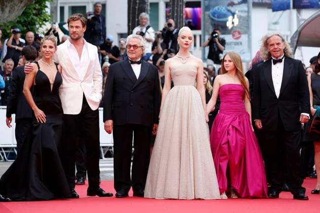 Elsa Pataky, Chris Hemsworth, George Miller, Anya Taylor-Joy, Alyla Browne und Doug Mitchell bei der Premiere des Kinofilms Furiosa: A Mad Max Saga auf dem Festival de Cannes 2024 77. Internationale Filmfestspiele von Cannes im Palais des Festivals. Cannes, 15.05.2024
