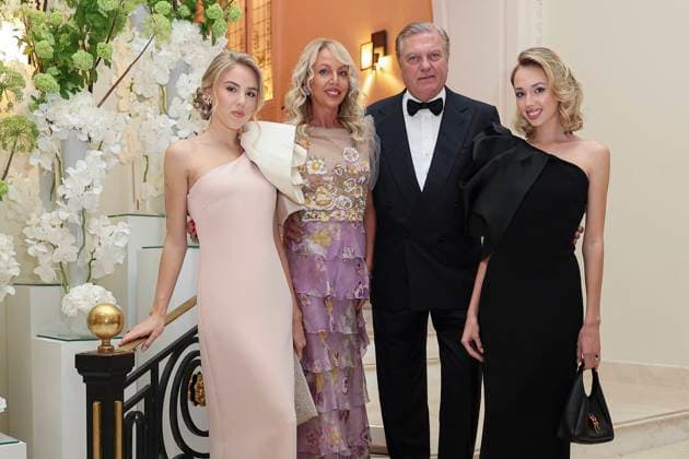 Cannes - Prince Charles of Bourbon And Family At Carlton Hotel HRH Prince Charles of Bourbon Sicily with his wife Camilla Crociani and their daugthers Princess Maria Carolina (left), Princess Maria Chiara (right) pose at Carlton Hotel before going to gala during 77th Cannes Film Festival in Cannes, France on May 15, 2024. Photo by Marco Piovanotto ABACAPRESS.COM Cannes France  Copyright: xPiovanottoxMarco ABACAx