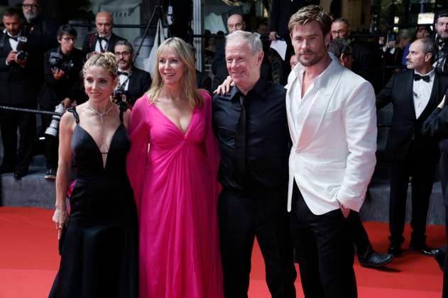 Elsa Pataky, Leonie Hemsworth, Craig Hemsworth und Chris Hemsworth nach der Premiere des Kinofilms Furiosa: A Mad Max Saga auf dem Festival de Cannes 2024 77. Internationale Filmfestspiele von Cannes im Palais des Festivals. Cannes, 15.05.2024