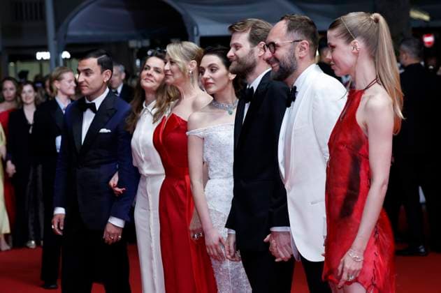 Besir Zeciri, Malene Blenkov, Trine Dyrholm, Vic Carmen Sonne, Magnus Von Horn, Mariusz Wlodarski und Tessa Hoder bei der Premiere des Kinofilms Pigen med nalen The Girl with the Needle auf dem Festival de Cannes 2024 77. Internationale Filmfestspiele von Cannes im Palais des Festivals. Cannes, 15.05.2024