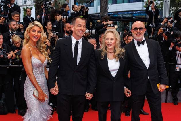 Festival de Cannes - Premiere - Furiosa: A Mad Max Saga McKinzie Roth, Liam Dunaway O Neill, Faye Dunaway and Laurent Bouzereau bei der Premiere des Filmes Furiosa: A Mad Max Saga während der 77. Cannes Film Festspiele im Palais de Festival. Copyright: xEventpressxKochanx