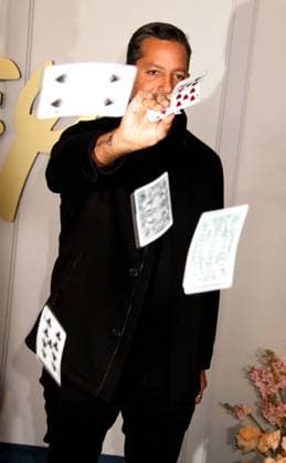 May 14, 2024, New York, New York, USA: Magician DAVID BLAINE tosses cards at the 2024 Disney Upfront held at the Jacob Javits Center. New York USA - ZUMAk03_ 20240514_zaf_k03_331 Copyright: xNancyxKaszermanx