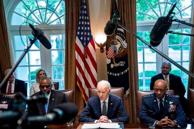 News Themen der Woche KW20 News Bilder des Tages May 15, 2024, Washington, District Of Columbia, USA: United States President Joe Biden holds a meeting with the Joint Chiefs of Staff and Combatant Commanders in the Cabinet Room of the White House in Washington, DC on Wednesday, May 15, 2024 Washington USA - ZUMAs152 20240515_faa_s152_126 Copyright: xBonniexCashx-xPoolxviaxCNPx