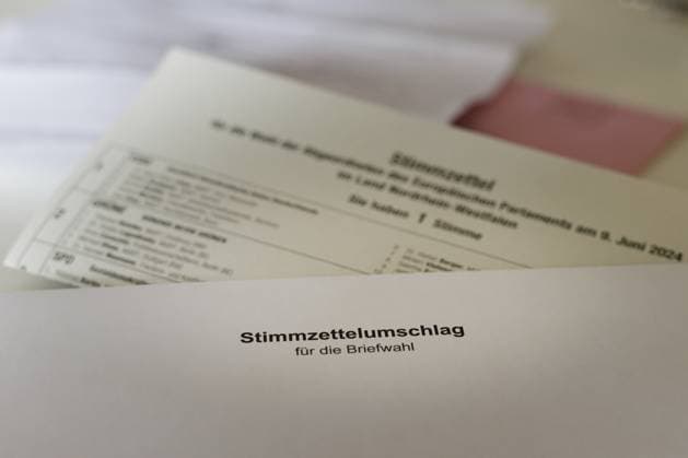 News Themen der Woche KW20 News Bilder des Tages THEMA: Europawahl, Wahlschein aus NRW fuer die Europawahl BONN, 16.05.2024. BONN Deutschland *** TOPIC European Election, Ballot paper from NRW for the European Election BONN, 16 05 2024 BONN Germany Copyright: xUtexGrabowskyxphotothek.dex