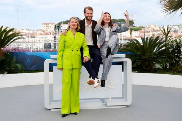 Entertainment Bilder des Tages Trine Dyrholm, Magnus von Horn und Vic Carmen Sonne beim Photocall zum Kinofilm Pigen med nalen The Girl with the Needle auf dem Festival de Cannes 2024 77. Internationale Filmfestspiele von Cannes am Palais des Festivals. Cannes, 16.05.2024