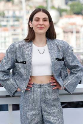 Vic Carmen Sonne beim Photocall zum Kinofilm Pigen med nalen The Girl with the Needle auf dem Festival de Cannes 2024 77. Internationale Filmfestspiele von Cannes am Palais des Festivals. Cannes, 16.05.2024