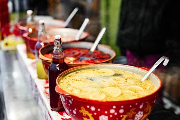Hot mulled wine on a street food market Beverages fruits and berries hot mulled wine in red pots in street food market. Colorful hot drinks at fair festival outdoors closeup Copyright: x RECORD DATE NOT STATED
