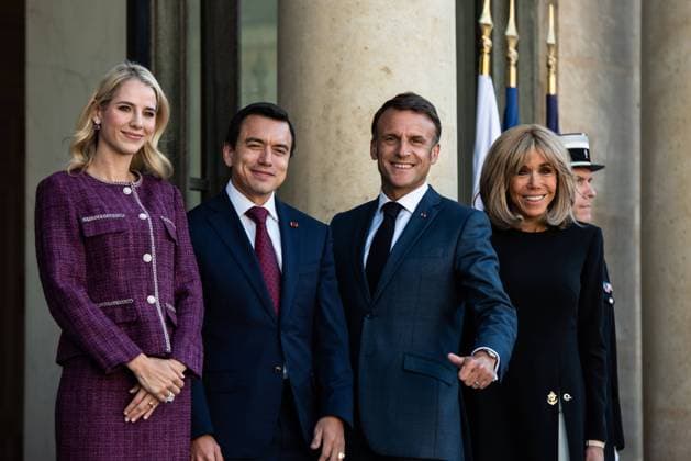 News Themen der Woche KW20 News Bilder des Tages FRANCE- POLITICS-TOP LEVEL SUMMIT-ECUADOR-DIPLOMACY Emmanuel Macron and the first lady Brigitte Macron received the President of Ecuador Daniel Noboa and the first lady of Ecuador Lavinia Valbonesi, it what was his first visit to France, at the Elysee Palace. In Paris, May 16, 2024. PARIS ILE-DE-FRANCE FRANCE Copyright: xAndreaxSavoranixNerix FRANCE- POLITICS-TOP LEVEL SUMMI ASAVORANINERI-14