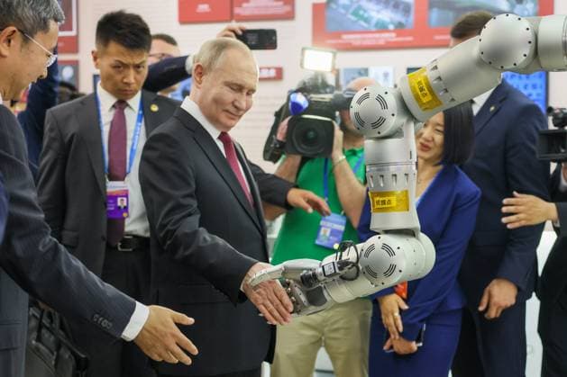 News Themen der Woche KW20 News Bilder des Tages CHINA, HARBIN - MAY 17, 2024: Russia s President Vladimir Putin attends an exhibition as part of the 8th China-Russia Expo. Mikhail Metzel POOL TASS  70126001
