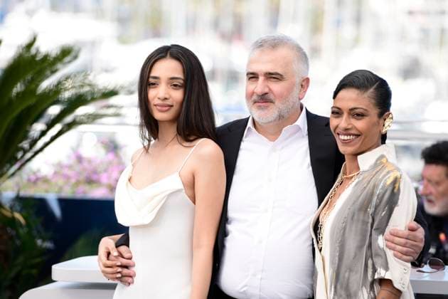 CANNES, FRANCE MAY 17 L R Omara SHETTY, actress, Konstantin BOJANOV, director, Anasuya SENGUPTA, actress, during the photocall of the film The Shameless in Un Certain Regard competition at the 77th Cannes Film Festival at the Palais des Festivals on May 17, 2024 in Cannes, France CELEBRITES 77eme Festival de Cannes Photocalls 17 05 2024 ValentinaClaret Panoramic 