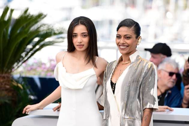 CANNES, FRANCE MAY 17 L R Omara SHETTY, actress, Anasuya SENGUPTA, actress, during the photocall of the film The Shameless in the Un Certain Regard competition at the 77th Cannes Film Festival at the Palais des Festivals on May 17, 2024 in Cannes, France CELEBRITES 77eme Festival de Cannes Photocalls 17 05 2024 ValentinaClaret Panoramic 