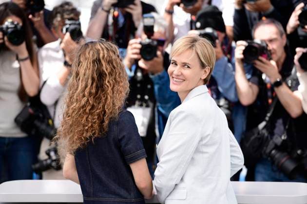 CANNES, FRANCE MAY 17 G D Tess BARTHELEMY, actress, Judith GODRECHE, director, during the photocall of the short film Â Moi aussi Â from Seance Speciale at the 77th Cannes Film Festival at the Palais des Festivals on May 17, 2024 in Cannes, France CELEBRITES 77eme Festival de Cannes Photocall 17 05 2024 ValentinaClaret Panoramic 