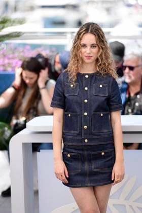 CANNES, FRANCE MAY 17 G D Tess BARTHELEMY, actress, during the photocall of the short film Â Moi aussi Â from Seance Speciale at the 77th Cannes Film Festival at the Palais des Festivals on May 17, 2024 in Cannes, France CELEBRITES 77eme Festival de Cannes Photocall 17 05 2024 ValentinaClaret Panoramic 