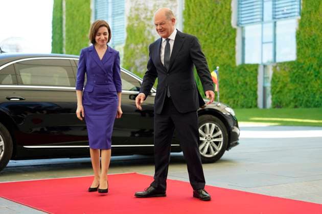 News Themen der Woche KW20 News Bilder des Tages Staatsbesuch, Bundeskanzler Scholz, Präsidentin Maia Sandu Bundeskanzler Olaf Scholz empfängt die Präsidentin der Republik Moldau, Maia Sandu im Bundeskanzleramt Berlin Berlin GER *** State visit, Federal Chancellor Scholz, President Maia Sandu Federal Chancellor Olaf Scholz receives the President of the Republic of Moldova, Maia Sandu, at the Federal Chancellery Berlin Berlin GER