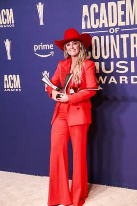 May 16, 2024, Frisco, Tx, USA: Lainey Wilson, winner of the Entertainer of the Year award, Female Artist of the Year, and Music Event of the Year award for Save Me,†poses in the press room during the 59th Academy of Country Music Awards at The Ford Center at The Star on May 16, 2024 in Frisco, Texas. Frisco USA - ZUMAs181 20240516_zea_s181_447 Copyright: xOzziexBx