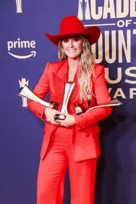 May 16, 2024, Frisco, Tx, USA: Lainey Wilson, winner of the Entertainer of the Year award, Female Artist of the Year, and Music Event of the Year award for Save Me,†poses in the press room during the 59th Academy of Country Music Awards at The Ford Center at The Star on May 16, 2024 in Frisco, Texas. Frisco USA - ZUMAs181 20240516_zea_s181_446 Copyright: xOzziexBx