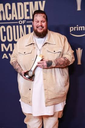 May 16, 2024, Frisco, Tx, USA: Jelly Roll, winner of the Music Event of the Year award for Save Me, poses in the press room during the 59th Academy of Country Music Awards at The Ford Center at The Star on May 16, 2024 in Frisco, Texas. Frisco USA - ZUMAs181 20240516_zea_s181_439 Copyright: xOzziexBx