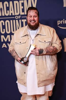 May 16, 2024, Frisco, Tx, USA: Jelly Roll, winner of the Music Event of the Year award for Save Me, poses in the press room during the 59th Academy of Country Music Awards at The Ford Center at The Star on May 16, 2024 in Frisco, Texas. Frisco USA - ZUMAs181 20240516_zea_s181_438 Copyright: xOzziexBx