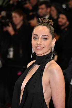 Cannes,77th Cannes Film Festival 2024 - Fourth Evening - red carpet of the film Oh Canada pictured: Ozge Ozacar  Copyright: xManuelexMangiarotti xipa-agency.x x xipa-agencyxnetx IPA_Agency_IPA46193345
