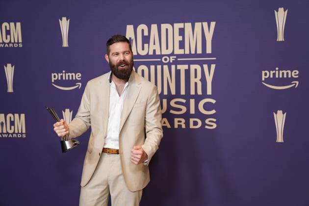 May 16, 2024, Frisco, Texas, United States: Jordan Davis, winner of the Song of the Year award for Next Thing You Know poses with their prize in the press room during the 59th Academy of Country Music Awards Ceremony at The Ford Center at the Star. Frisco United States - ZUMAe321 20240516_zea_e321_001 Copyright: xJavierxVicenciox xEyepixxGroupx