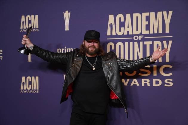 May 16, 2024, Frisco, Texas, United States: Nate Smith, winner of the New Male Artist of the Year award, poses with his prize in the press room during the 59th Academy of Country Music Awards Ceremony at The Ford Center at the Star. Frisco United States - ZUMAe321 20240516_zea_e321_019 Copyright: xJavierxVicenciox xEyepixxGroupx