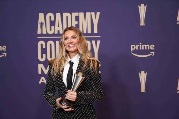 May 16, 2024, Frisco, Texas, United States: Morgane Stapleton, winner of the Album of the Year award for Higher , poses with her prize in the press room during the 59th Academy of Country Music Awards Ceremony at The Ford Center at the Star. Frisco United States - ZUMAe321 20240516_zea_e321_036 Copyright: xJavierxVicenciox xEyepixxGroupx