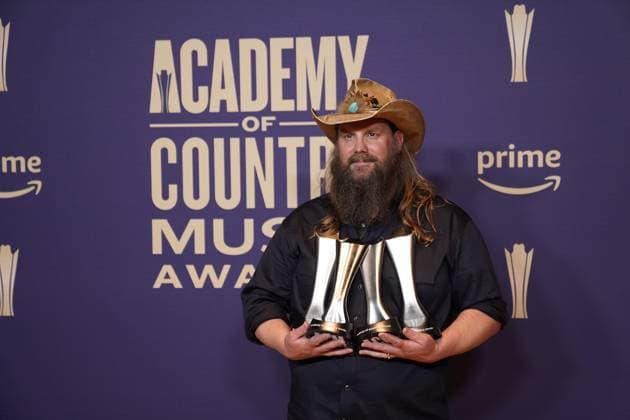 May 16, 2024, Frisco, Texas, United States: Chris Stapleton, winner of the Album of the Year award for Higher , poses with his prizes in the press room during the 59th Academy of Country Music Awards Ceremony at The Ford Center at the Star. Frisco United States - ZUMAe321 20240516_zea_e321_037 Copyright: xJavierxVicenciox xEyepixxGroupx