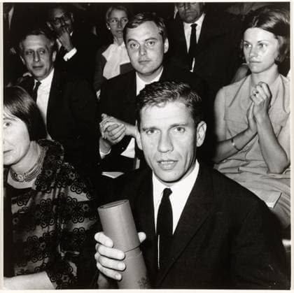 RECORD DATE NOT STATED Gerard Reve after receiving the novel prize from the municipality of Amsterdam (for on the way to the end), Anefo, 1966 photograph Amsterdam paper gelatin silver print portrait of a writer Copyright: xpiemagsx rknbpie24122023-8910 !ACHTUNG AUFNAHMEDATUM GESCHÄTZT!