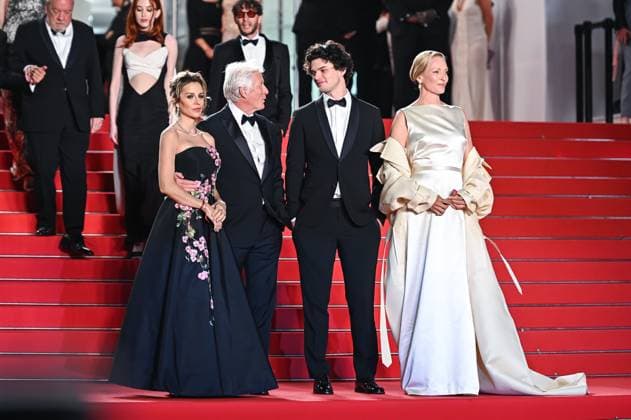 News - Oh, Canada Red Carpet - The 77th Annual Cannes Film Festival Alejandra Silva, Richard Gere, Homer James Jigme Gere and Uma Thurman attend the Oh, Canada Red Carpet at the 77th annual Cannes Film Festival at Palais des Festivals on May 17, 2024 in Cannes, France. Cannes Palais des Festival France Copyright: xStefanosxKyriazisx xLiveMediax LPN_1356759