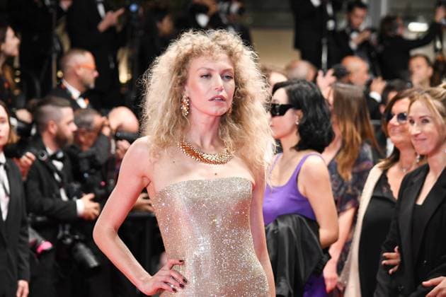 77eme Festival International du Film de Cannes MontÃ e des marches du film OH CANADA 77th International Cannes Film Festival Red Carpet for OH CANADA movie Penelope Mitchell 305086 2024 05 17  Copyright: xAnthonyxCarrelx xStarfacex STAR_305086_073