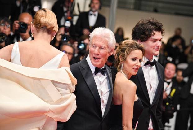 77eme Festival International du Film de Cannes MontÃ e des marches du film OH CANADA 77th International Cannes Film Festival Red Carpet for OH CANADA movie Richard Gere and Alejandra Silva 305086 2024 05 17  Copyright: xAnthonyxCarrelx xStarfacex STAR_305086_075