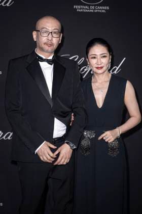 B Photocall du diner TrophÃ e Chopard au Carlton Beach lors du 77eme Festival International du Film de Cannes Guan Hu, Liang Jing Photocall du diner TrophÃ e Chopard au Carlton Beach lors du 77eme Festival International du Film de Cannes Le 17 mai 2024 Olivier Borde Bestimage Photocall of the dinner Chopard Trophy during the 77th annual Cannes Film Festival at Carlton Beach On May 17th 2024 Cannes France  Copyright: xOLIVIERxBORDEx xBESTIMAGExOLIVIERxBORDEx xBESTIMAGEx