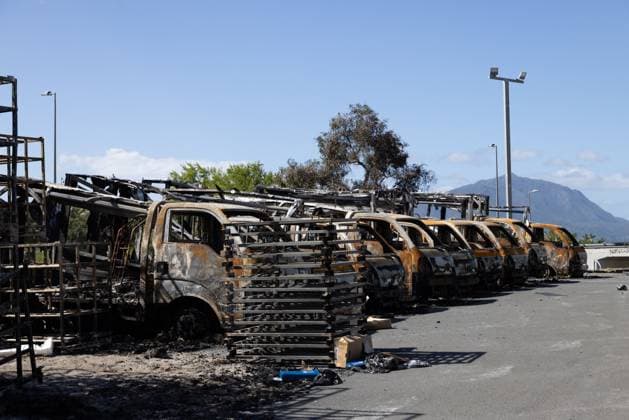 News Themen der Woche KW20 News Bilder des Tages Neukaledonien, tagelange Proteste im französischen Überseegebiet dauern an Deadly Riots Sweep New Caledonia Capital - Noumea Saturday, May 18, 2024 - Noumea - remains of the docks destroyed during the fires started by rioters in the Normandie area One more person was killed Saturday and two injured in France s Pacific territory of New Caledonia as security personnel tried to restore order after a fifth night of riots and looting that has now claimed six lives. For almost a week, the usually unhurried oceanside city has been convulsed. Two gendarmes have been killed: one shot in the head and a second shot in friendly fire, officials said. Three other people, all Indigenous Kanaks, have also been killed: a 17-year-old and two men aged 20 and 36. The unrest has been blamed on economic malaise, social tensions and, ab  Copyright: xChabaudxGill ABACAx