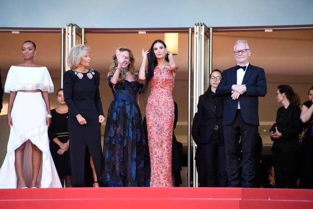 Sophie Wilden, Iris Knobloch, Caroline Scheufele, Demi Moore und Thierry Fremaux bei der KINDS OF KINDNESS Premiere bei den 77 th Filnfestspielen in Cannes 17.05.2024