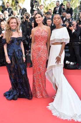 Caroline Scheufele, Demi Moore und Sophie Wilden bei der KINDS OF KINDNESS Premiere bei den 77 th Filnfestspielen in Cannes 17.05.2024
