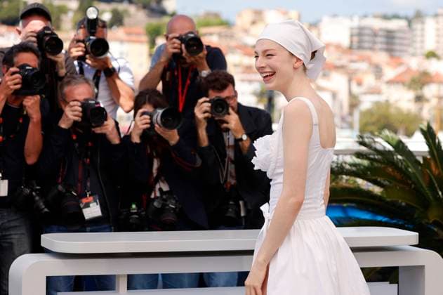 Hunter Schafer beim Photocall zum Kinofilm Kinds of Kindness auf dem Festival de Cannes 2024 77. Internationale Filmfestspiele von Cannes am Palais des Festivals. Cannes, 18.05.2024