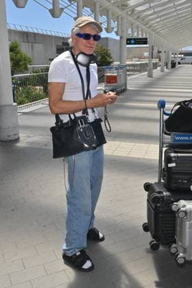 Cannes 2024 Celebs At Nice Airport Baz Luhrmann at Nice airport ahead of the 77th Cannes Film Festival in Nice, France on May 18, 2024. Photo by Julien Reynaud APS-Medias ABACAPRESS.COM Nice France  Copyright: xReynaudxJulien APS-Medias ABACAx