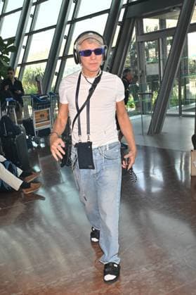 Cannes 2024 Celebs At Nice Airport Baz Luhrmann at Nice airport ahead of the 77th Cannes Film Festival in Nice, France on May 18, 2024. Photo by Julien Reynaud APS-Medias ABACAPRESS.COM Nice France  Copyright: xReynaudxJulien APS-Medias ABACAx