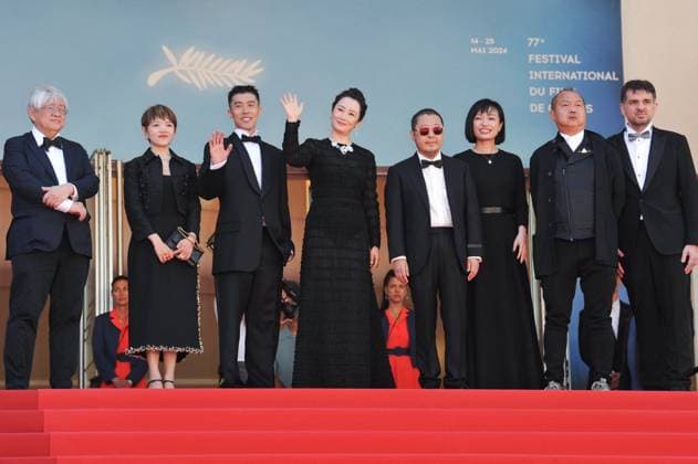 Cannes Caught By The Tides Red Carpet NG Amy Chang, Jia Zhangke, Zhao Tao, Zhou You, Jiahuan Wan and Shozo Ichiyama attending the ?Caught By The Tides? Screening and Red Carpet at Palais Des Festivals in Cannes, France on May 18 2024 as part of the 77th Cannes Film Festival. Photo by Nicolas Genin ABACAPRESS.COM Cannes France  Copyright: xGeninxNicolas ABACAx