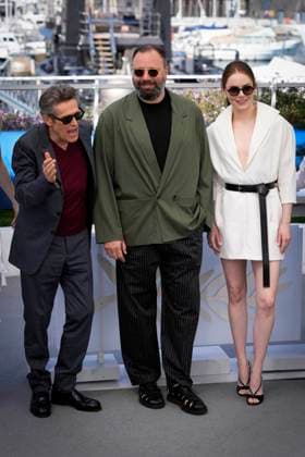 Foto IPP Daniele Cifala™ Cannes 18 05 2024 Kinds Of Kindness Photocall - The 77th Annual Cannes Film Festival nella foto : Willem Dafoe, Yorgos Lantinos and Emma Stone Italy Photo Press - World Copyright