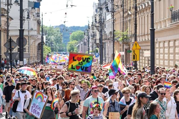 Bilder des Jahres 2024, News 05 Mai News Themen der Woche KW20 News Bilder des Tages Entertainment Bilder des Tages May 18, 2024, Krakow, Malopolskie, Poland: Participants walk in the 20th Pride Parade in Krakow as they may feel more relaxed after a more centro-liberal party won power after 8 years of right-wing rules. Pride Parades in Poland had a history of violent attacks in the past while the current government is happy to join the parades. Krakow Poland - ZUMAs197 20240518_aaa_s197_133 Copyright: xDominikaxZarzyckax