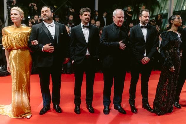 77eme Festival International du Film de Cannes Montee des marches du film Rumours 77th International Cannes Film Festival Red carpet of Rumours movie 305158 2024 05 18 Alpes Maritimes Cannes France Blanchett, Cate  Copyright: xTerencexBaelenx STAR_305158_015
