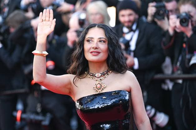 77eme Festival International du Film de Cannes Marche du film Emilia Perez 77th International Cannes Film Festival Red carpet of Emilia Perez movie Festival de Cannes 2024 77e Ã dition Montee Emilia Perez Salma Hayek 305160 2024 05 18 Cannes France  Copyright: xLionelxGuericolas MPPx STAR_305160_074