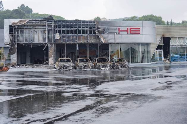 Bilder des Jahres 2024, News 05 Mai News Themen der Woche KW20 News Bilder des Tages Riots aftermath in New Caledonia - Noumea Aftermath of rioting at car dealerships in front of Magenta aerodrome in Noumea, New Caledonia, on May 19, 2024. The riots began on May 13, following a proposed constitutional amendment to partially end the freeze on the electorate entitled to vote in provincial elections. On Saturday Louis Le Franc, the French High Commissioner to New Caledonia, announced that the gendarmes had regained control of the road between Noumea and the airport and that as of tonight, the GIGN forces will be engaged to re-establish order and restore traffic on the route. Photo by MMIIAS ABACAPRESS.COM  Copyright: xMMIIAS ABACAx