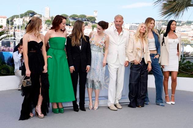 Jena Malone, Isabelle Fuhrman, Ella Hunt, Georgia MacPhail, Kevin Costner, Sienna Miller, Abbey Lee Kershaw und Wase Chief beim Photocall zum Kinofilm Horizon: An American Saga auf dem Festival de Cannes 2024 77. Internationale Filmfestspiele von Cannes am Palais des Festivals. Cannes, 19.05.2024