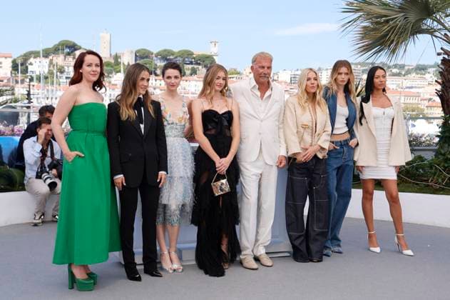 Jena Malone, Isabelle Fuhrman, Ella Hunt, Georgia MacPhail, Kevin Costner, Sienna Miller, Abbey Lee Kershaw und Wase Chief beim Photocall zum Kinofilm Horizon: An American Saga auf dem Festival de Cannes 2024 77. Internationale Filmfestspiele von Cannes am Palais des Festivals. Cannes, 19.05.2024